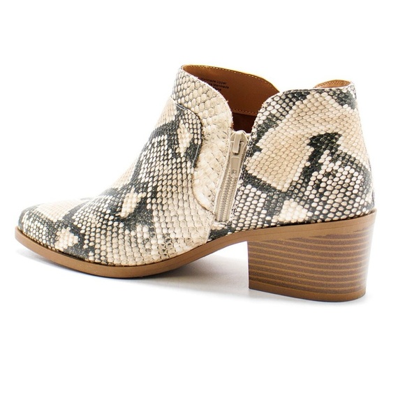 Style & Co. Womens Vidyaa Faux Leather Ankle Boots
in Snakeskin 
Sz 6.5
NIB - Picture 5 of 8